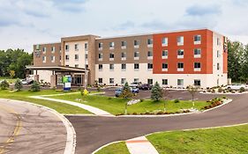 Holiday Inn Express & Suites - Elkhart North By Ihg
